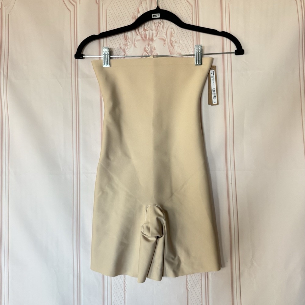 Skims Body CS High Waisted Mid Thigh Short Size Large In Sand NWT $72